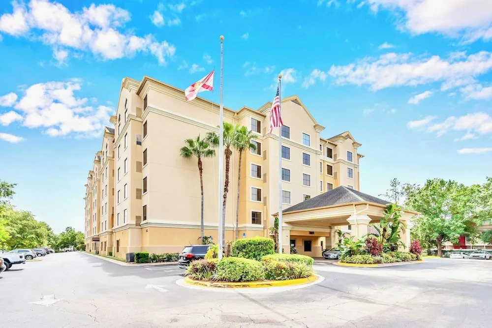 Cozy Apartment w Pool and Hot Tub - Near Disney