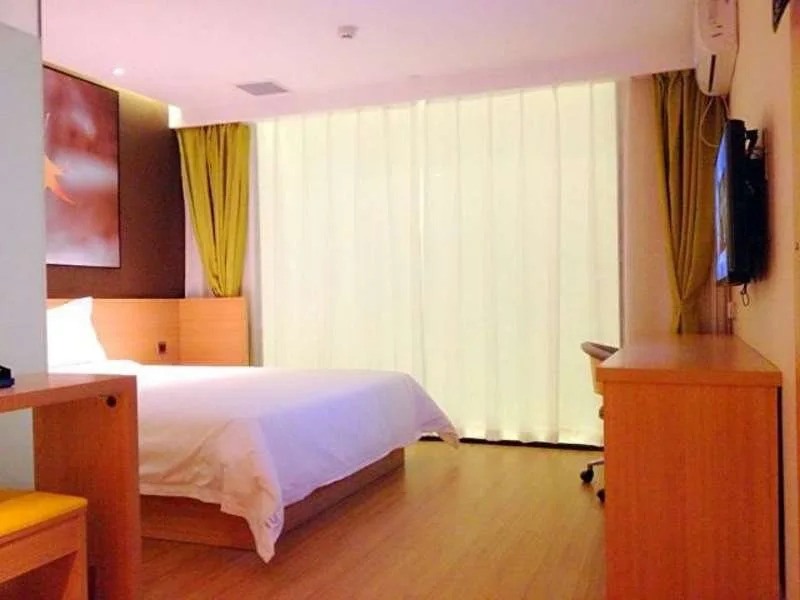 IU Hotel Zhengzhou Lvcheng Square Subway Station Branch