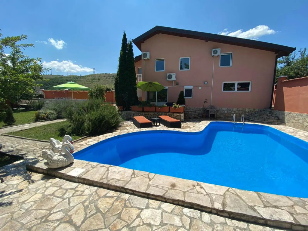 Private Riverside Villa Silvia