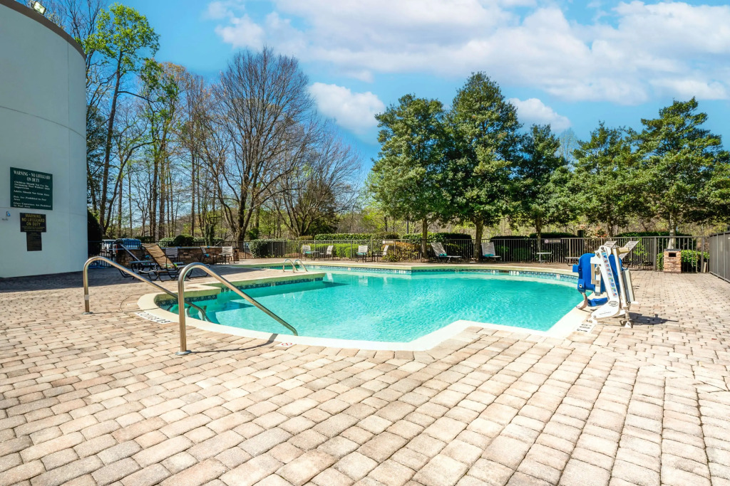 DoubleTree by Hilton South Charlotte Tyvola