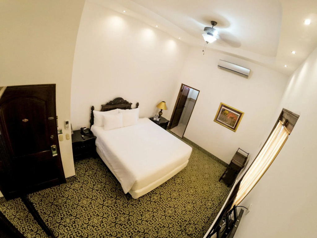 Hotel la Perla Leon