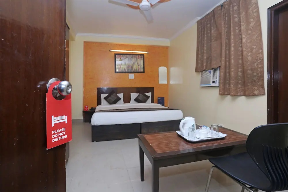 OYO 10048 Hotel Aditya Inn