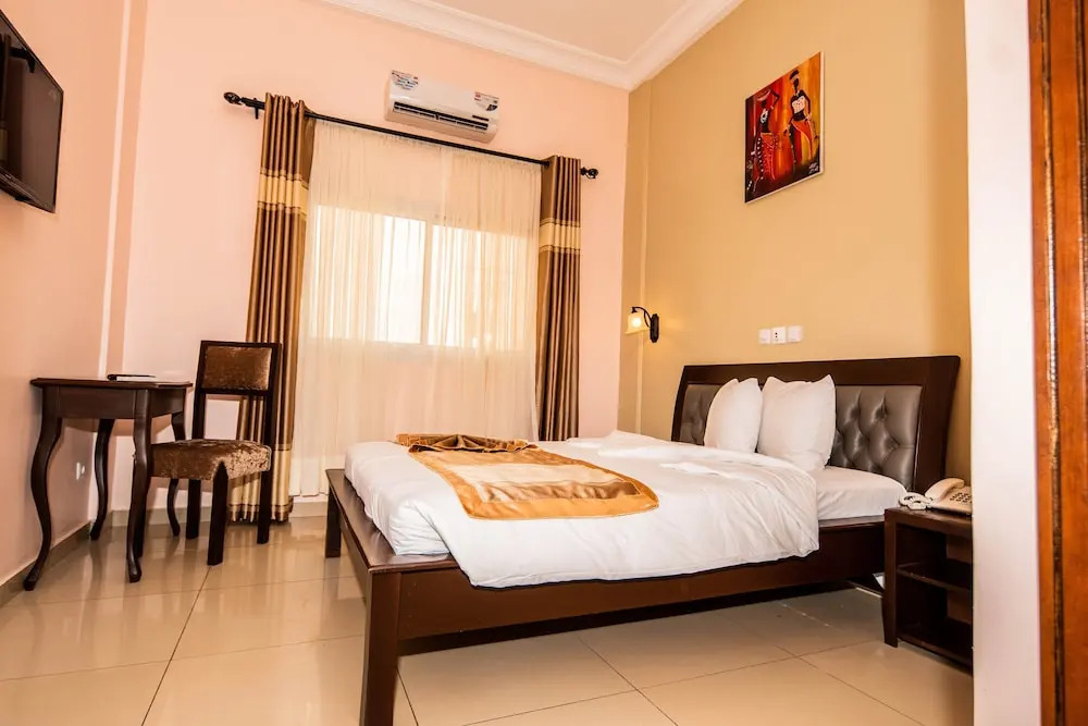 Isis Hotel