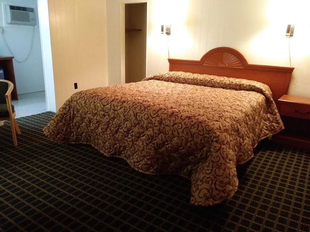 Acorn Motel