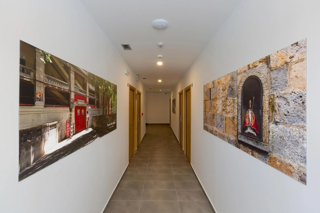 IRAIPE Pamplona Hostal Auto Check-in