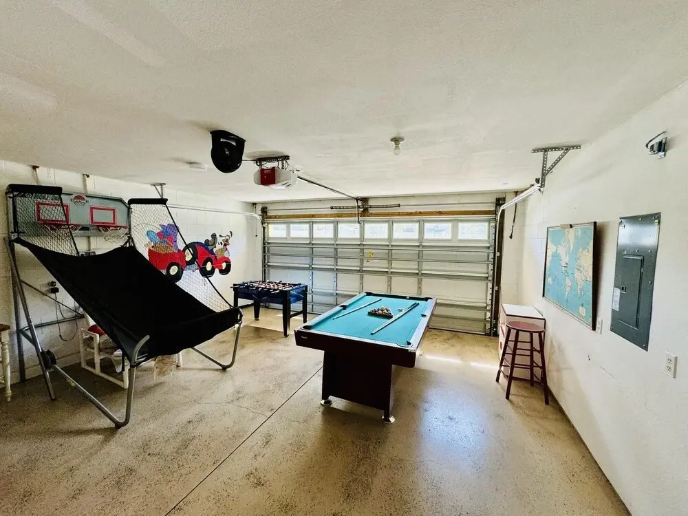4/3 Vacation Home With Private Pool Located at Formosa Gardens!!