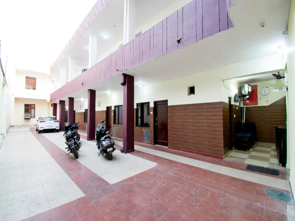 OYO 22932 Hotel Shiv Shanker