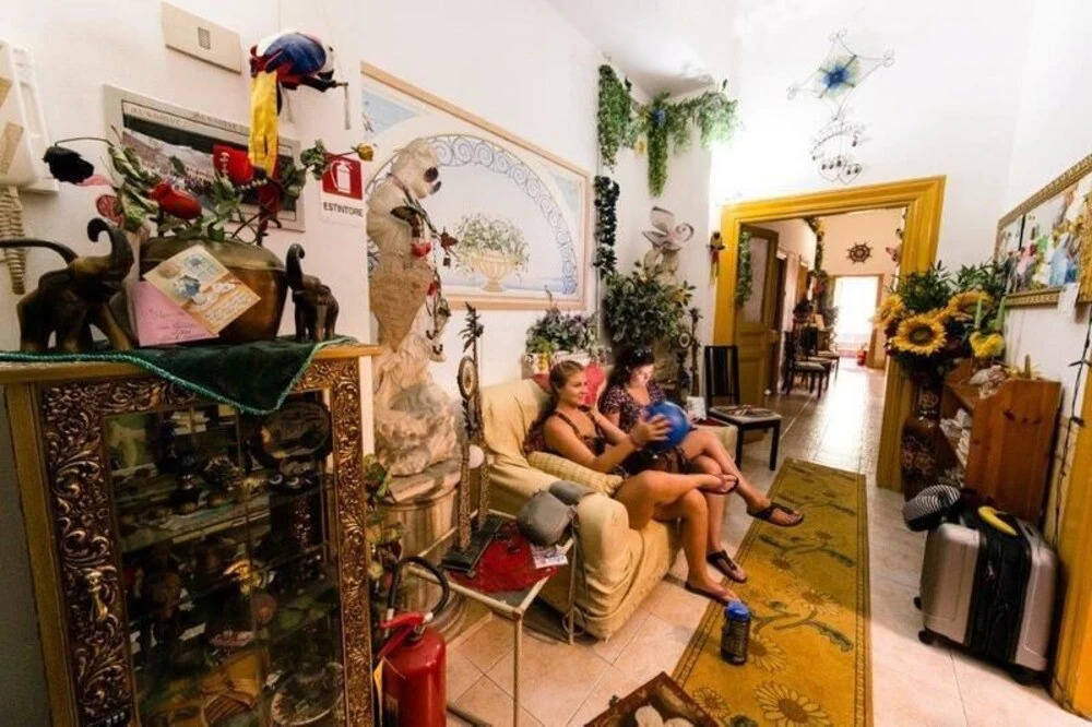 SUNSHINE HOSTEL