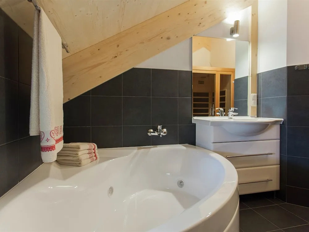 Wooden Chalet with Wellness Centre in Hohentauern
