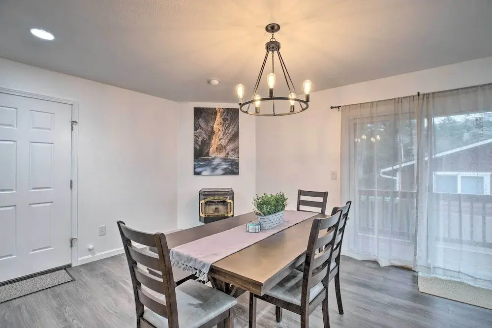 Pet-friendly PNW Home, 1 Mi to Rockaway Beach
