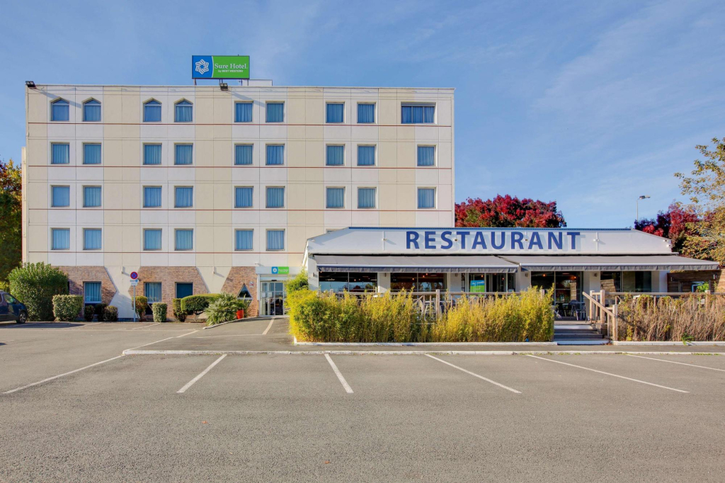 Kyriad Hotel Le Lac