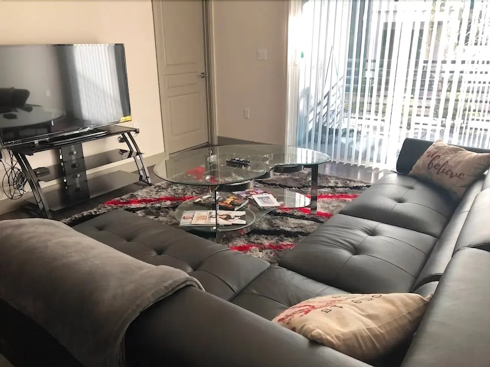 Cozy 2 Bedroom Apartment