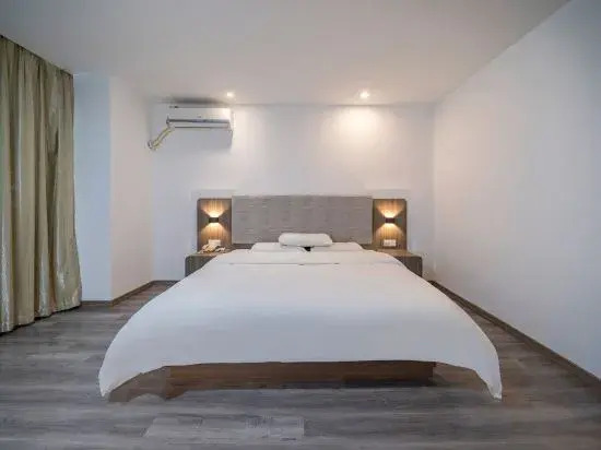 Geli Hotel (Shanghai Kangqiao Subway Station store, New International Expo Center )