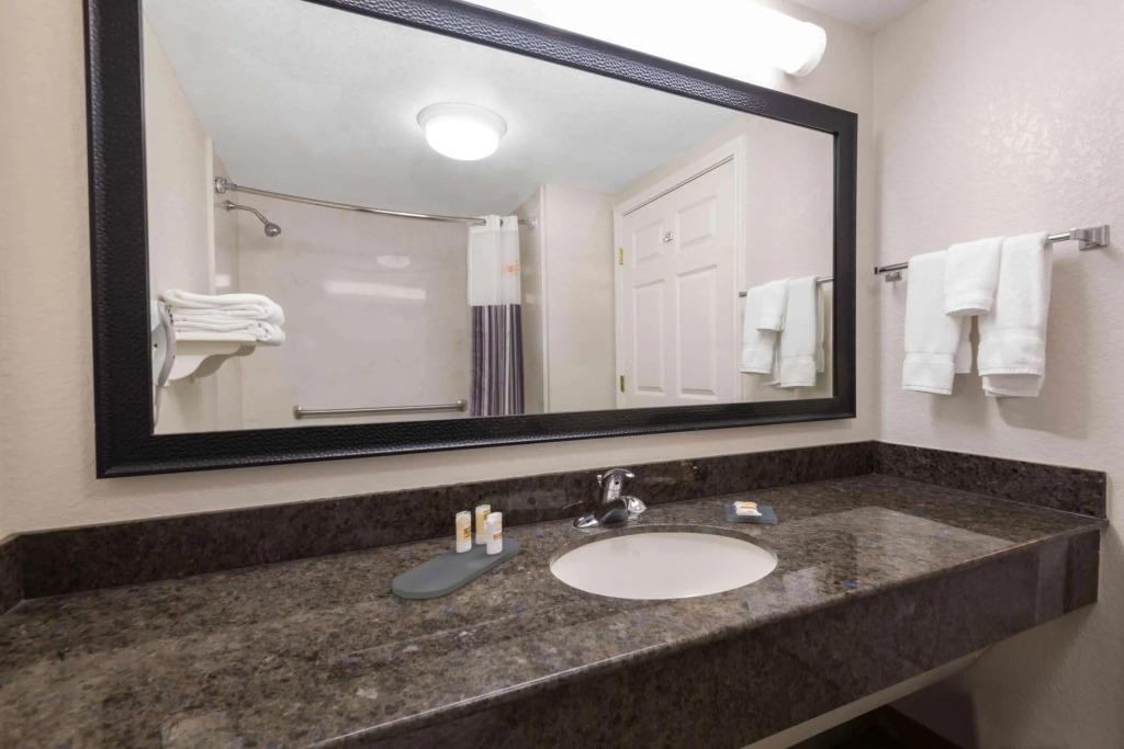 La Quinta Inn & Suites by Wyndham San Antonio Riverwalk