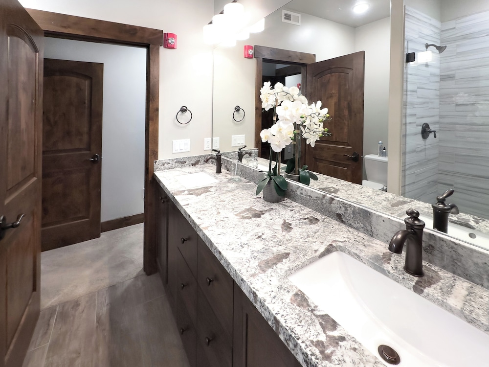 Ideal Condo 2 Minute Drive to Deer Valley's Lift