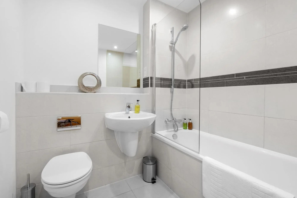 Heathrow Living Holywell Springs Serviced House