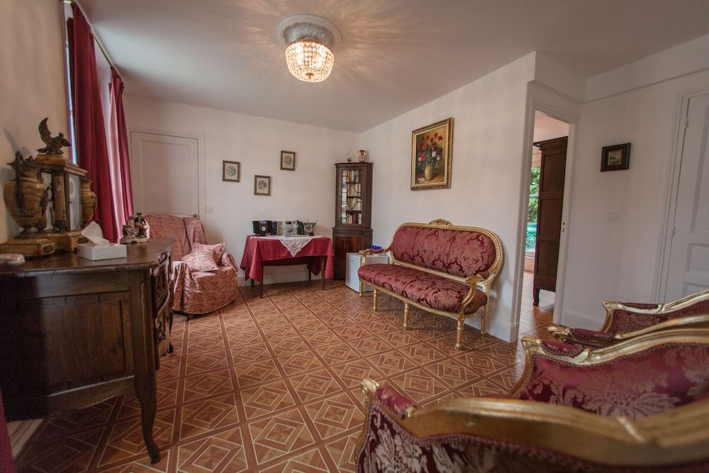 Logis Hôtel & Restaurant Chateau de la Marjolaine