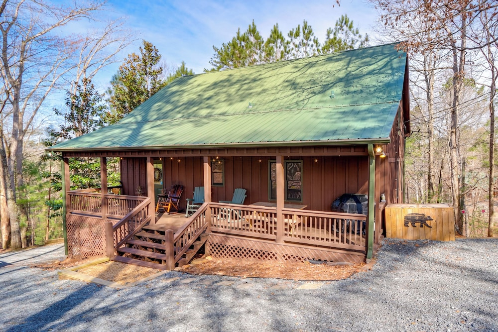 Peaceful Ellijay Cabin: Pool Access & Resort Perks