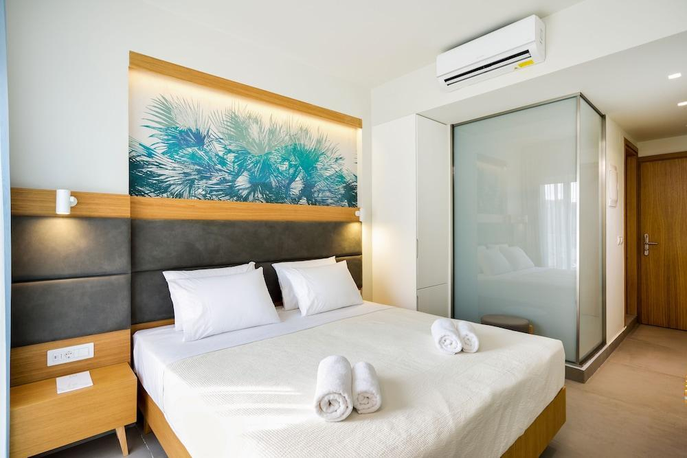 Stylish S&k 'k' Villa 200m From The Beach