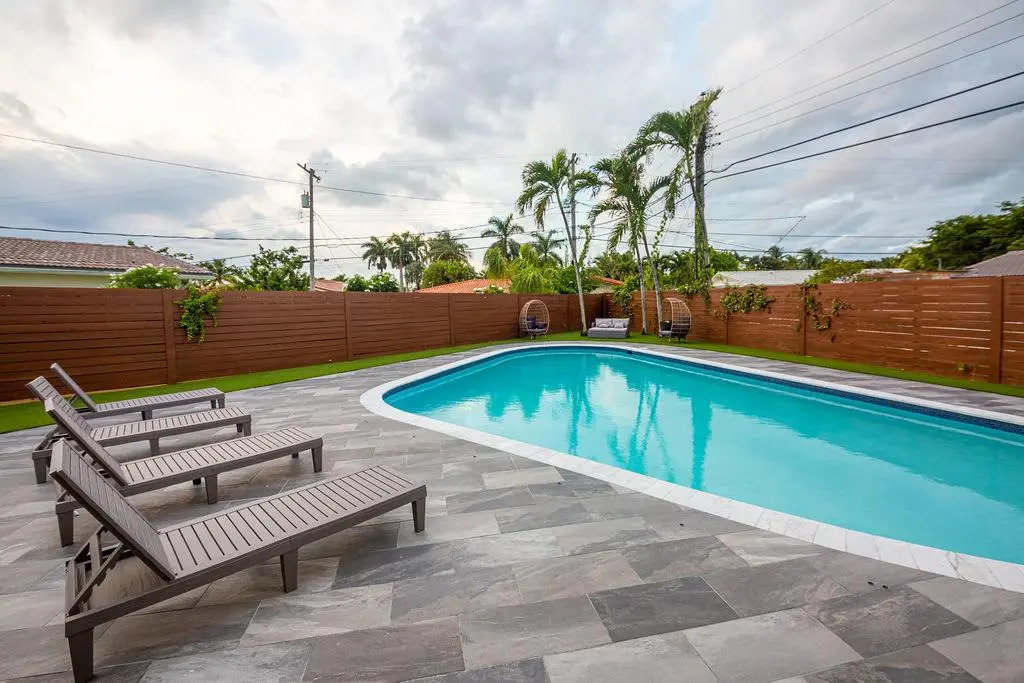 Cozy New Villa w/Cool Cabana+Fire Pit & Games