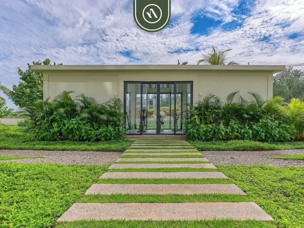 Luxury Condo with Canal View - Near Beach