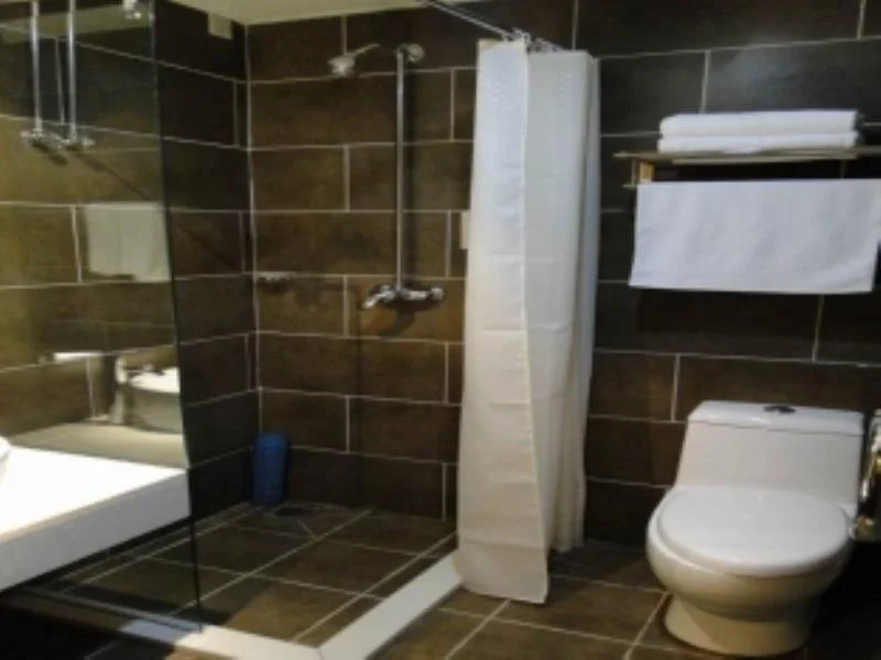 Jinan Huanlian Lucaihuang Business Hotel