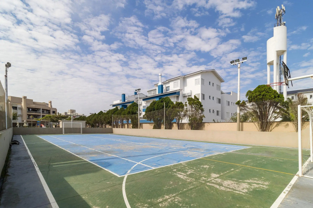 Apto com sacada 200m da praia - Ingleses VIN202