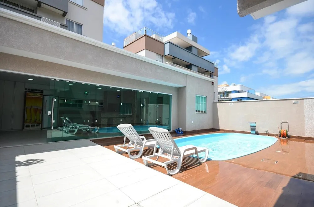 Casa 05 Dormitórios na Praia de Bombas