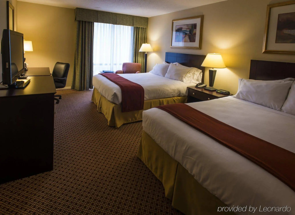Holiday Inn Express & Suites Springfield by IHG