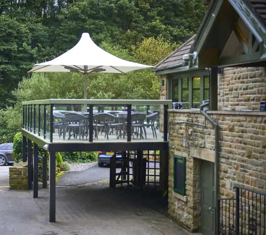 The Red Lion Hawkshaw