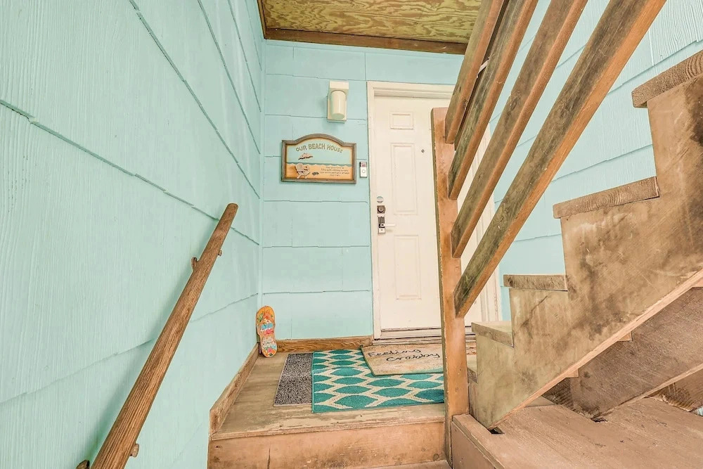 Steps to Sand! 1st-floor Family Unit in Ocean City
