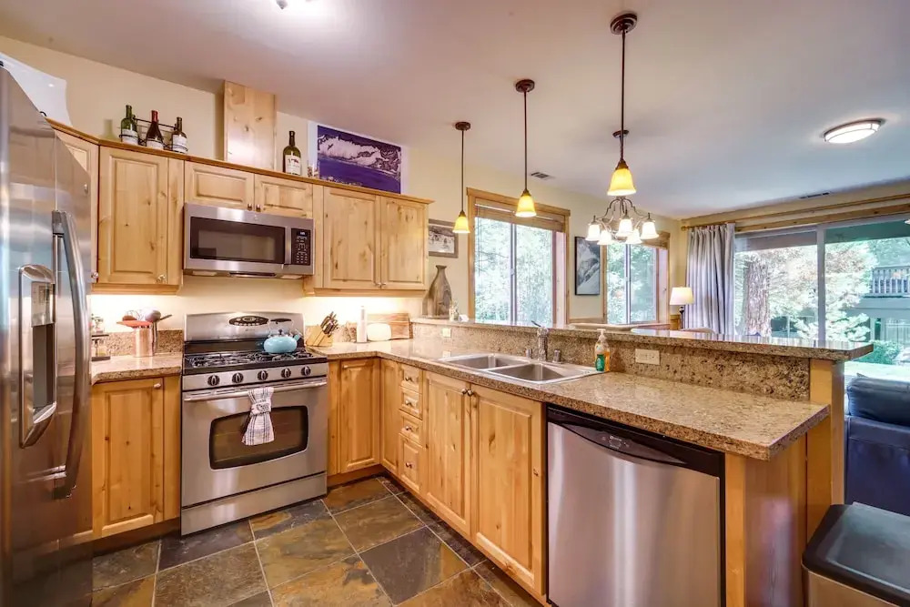 Boulders Truckee Condo Near Donner Lake + Skiing!