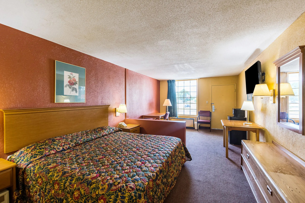 Rodeway Inn & Suites