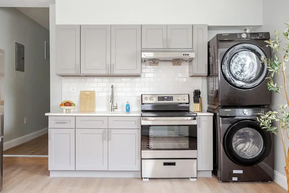 Stylish Minimalist Stay in City Center