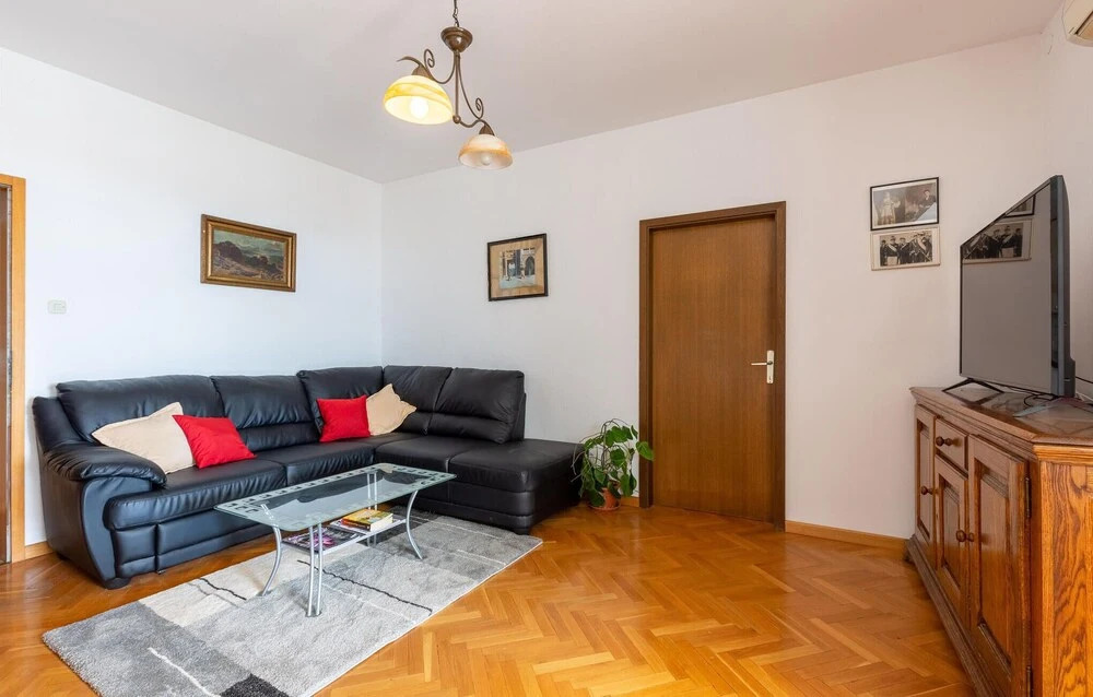 Amazing Home in Novi Vinodolski With Wifi and 4 Bedrooms
