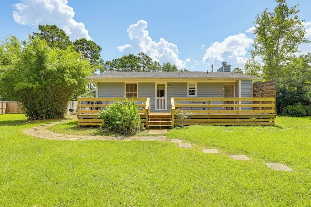3 Mi to Beach: Pawleys Island Cottage
