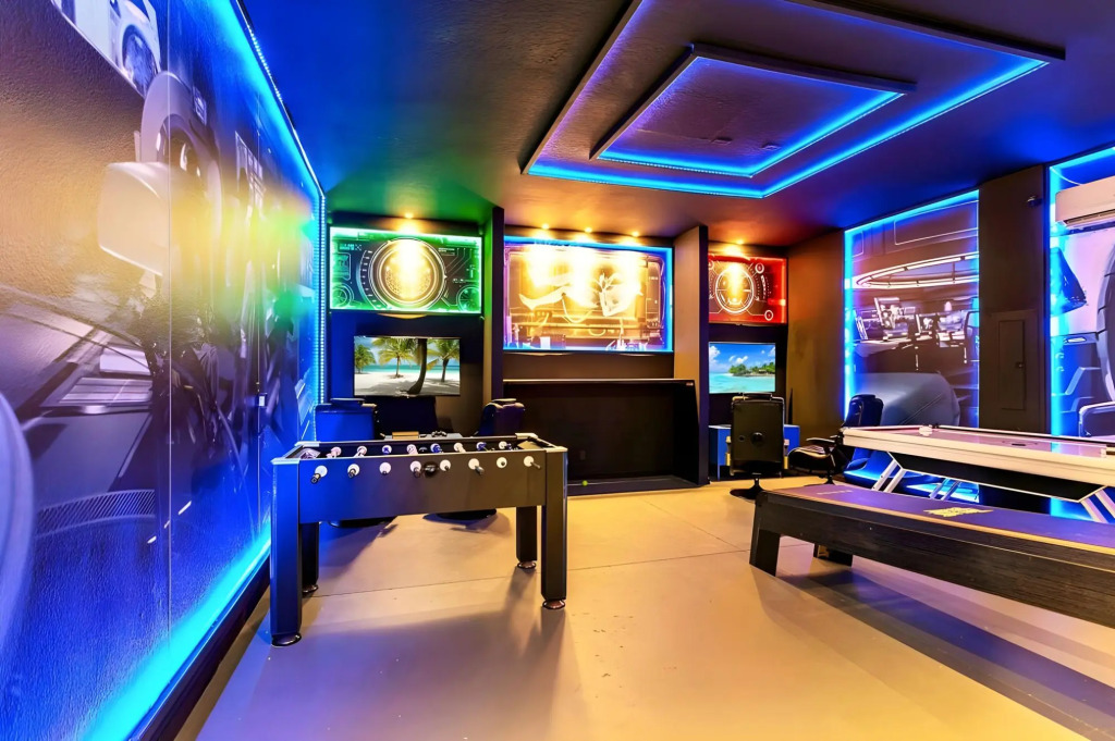 Luxury Villa 9BdrmGames RoomPool at Solara Resort
