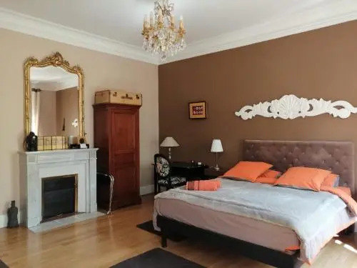 Chambres dHôtes de luxe Côté Parc-Côté Jardin avec parking privé gratuit