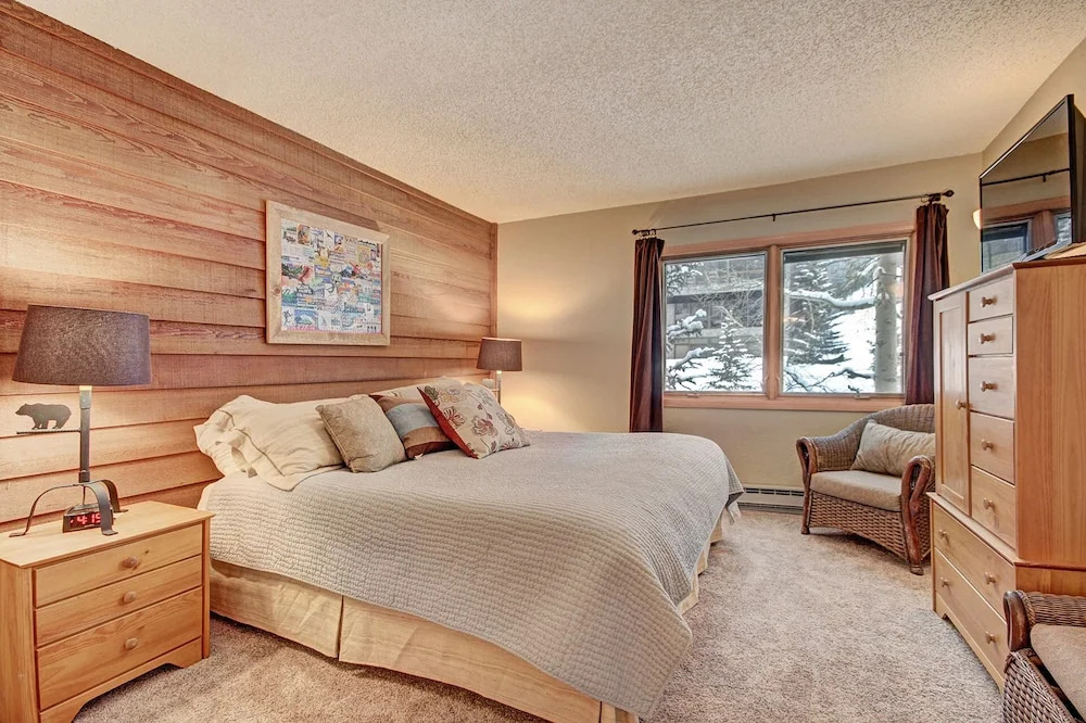 Beautiful Dog Friendly Ski Chalet A Minute to SuperBee Lift - AN203 by RedAwning