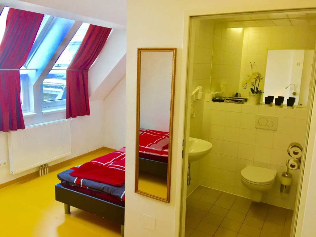 A&T Hotel & Hostel
