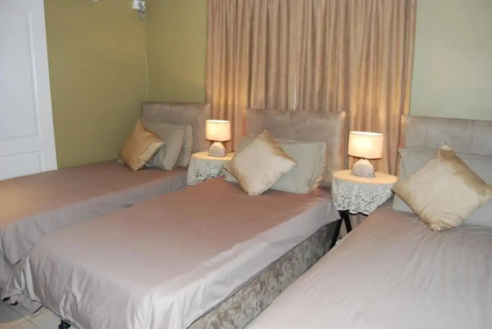 Savoy Lodge - Nice Budget Triple Room 2