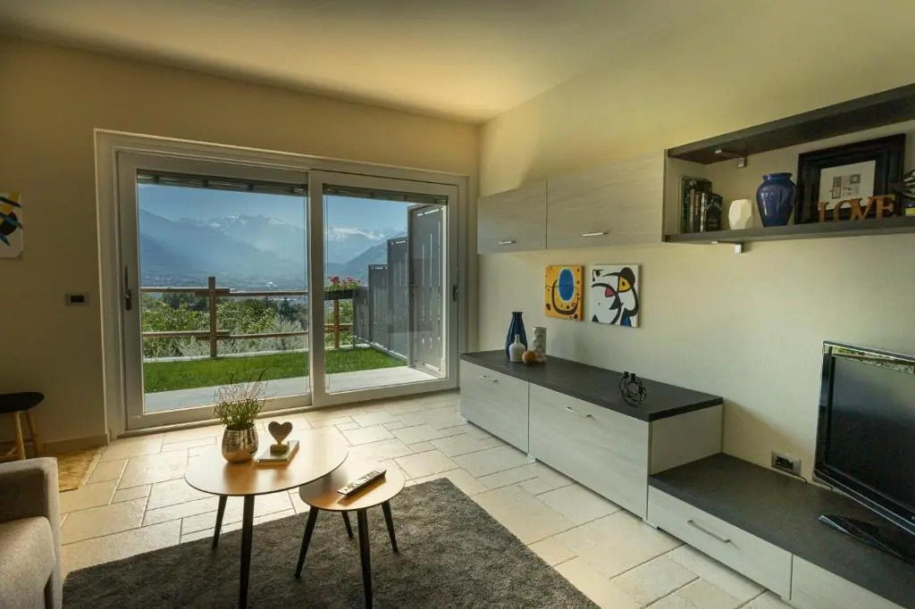 A&G Apartment Aosta - Elegante Casa 100 mq su due piani con Wi-Fi-giardino-parcheggio