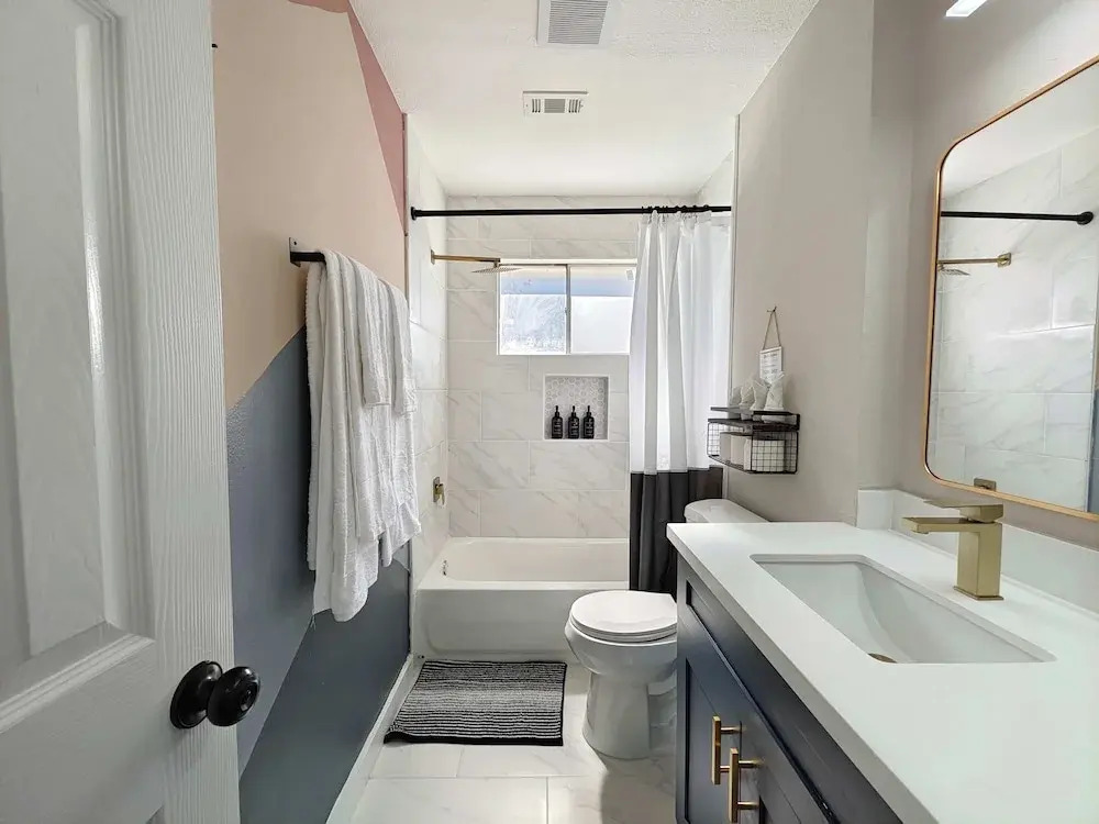 Sageview Cottage 4 BDR w/ Pool, Pet Friendly!
