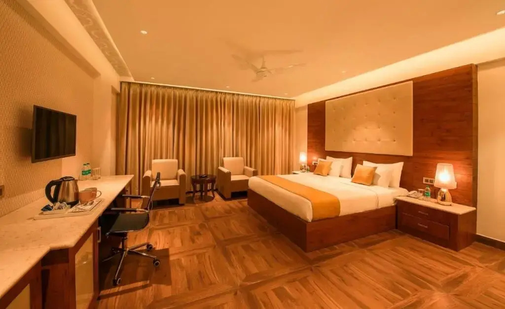 White Lotus Hotel By OYO Rooms