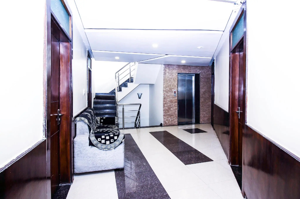 OYO 15424 Hotel Galaxy Palace