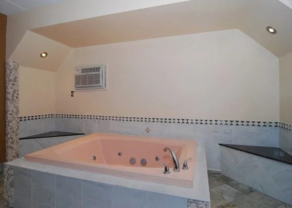 Rodeway Inn & Suites