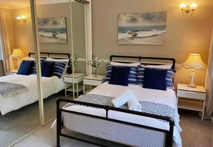Self contained guest house with walking distance to beach and town center