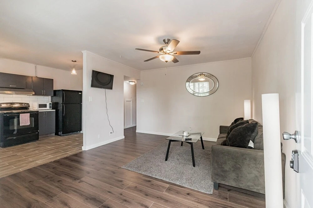Modern Apartment Near Beautiful Historic Macon 2 Bedroom Apts by Redawning
