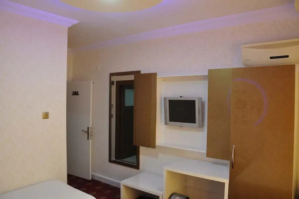Ugur Hotel