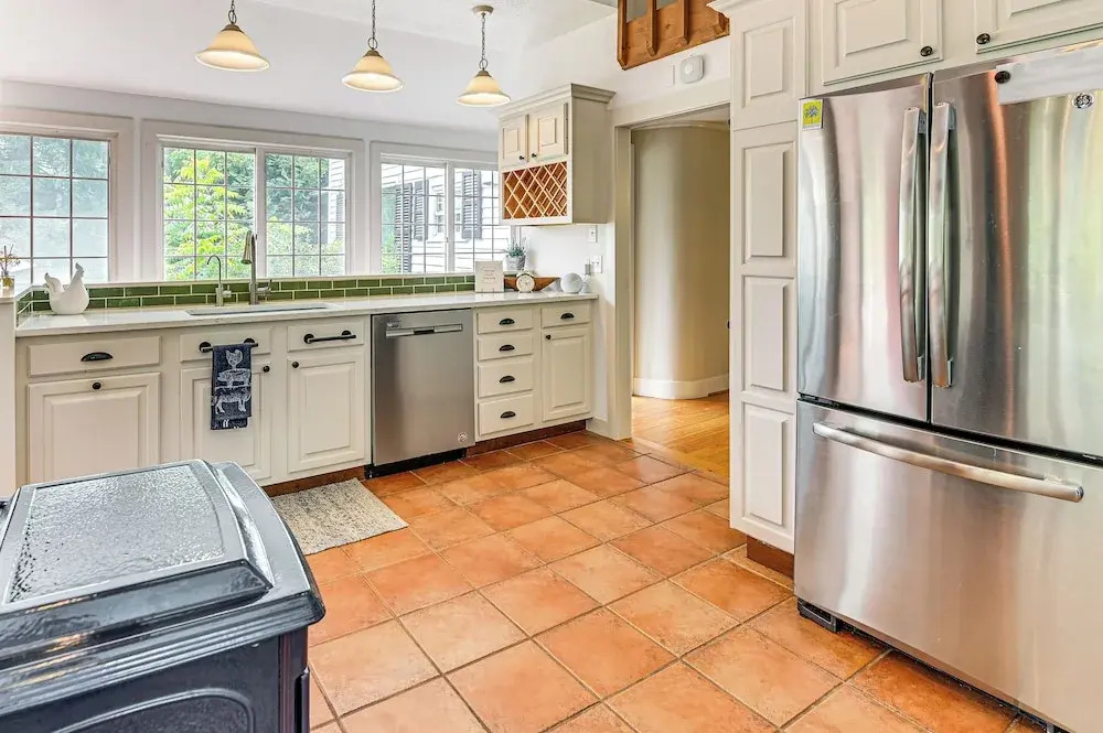 1 Mi to Vineyard: Serene Berkshires Country Escape